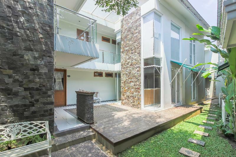Reddoorz Syariah Plus At Jatibening Hotel Bekasi Kültér fotó